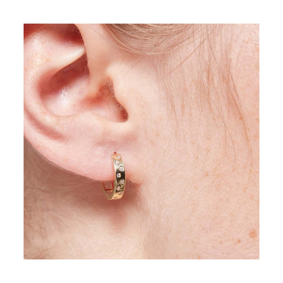 Boucles d'oreilles or jaune et oxydes de zirconium "Lucie" Boucles d'oreilles "Captivation" Or jaune
