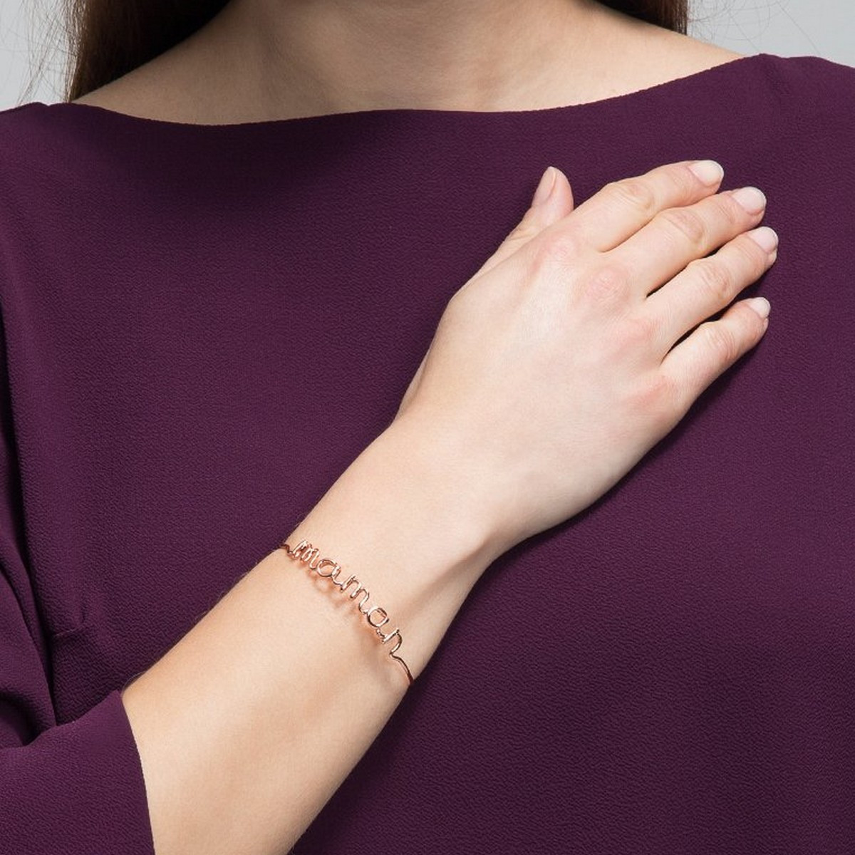 "MAMAN" Bracelet jonc en fil lettering rosé à message "MAMAN" Bracelet fil lettering rosé à message