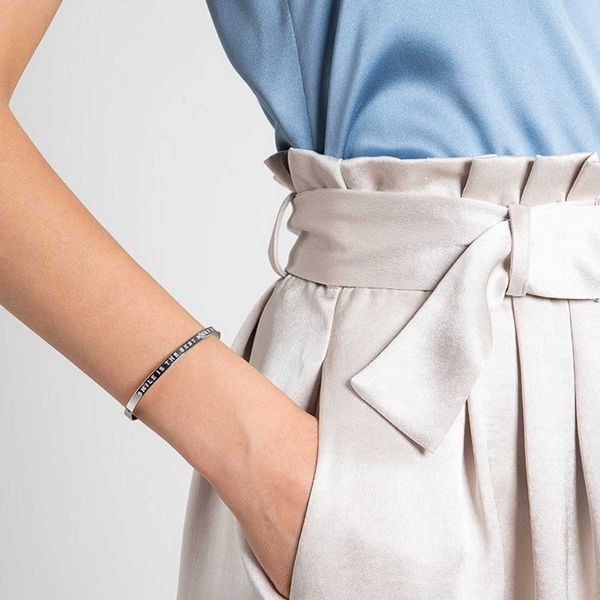 "SMILE IS THE BEST MAKE UP" bracelet jonc argenté à message Bracelet à message "Smile Is The Best Make Up" Laiton argenté