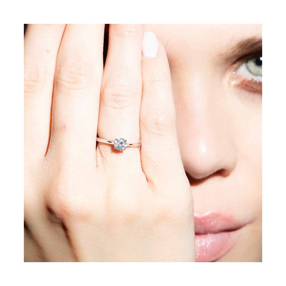 Bague "Solitaire Impérial" Or blanc et Diamants Bague "Attachement Sacré" Or blanc et Diamant