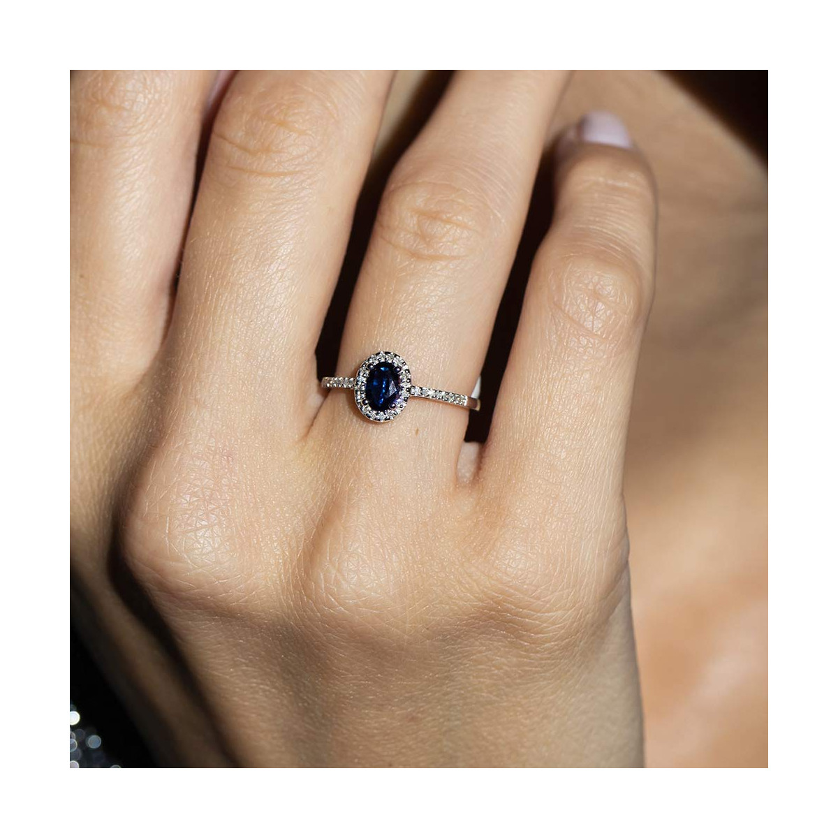 Bague "Royal Blue Saphir" Or blanc et Diamants Bague "Distinguée" Or blanc et Saphir