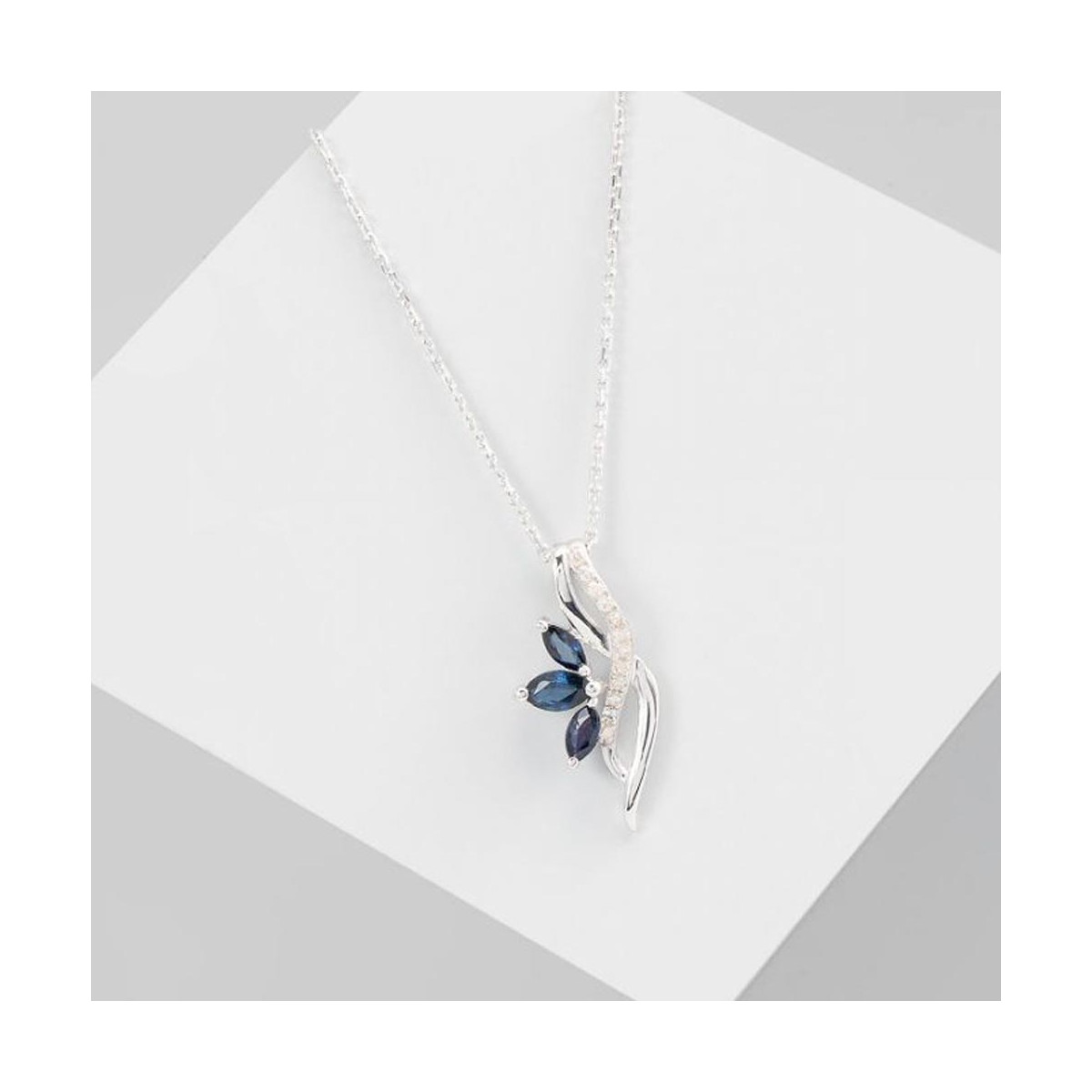 Pendentif Or Blanc Diamant et Saphir Pendentif "Susanna" Or blanc et Saphir