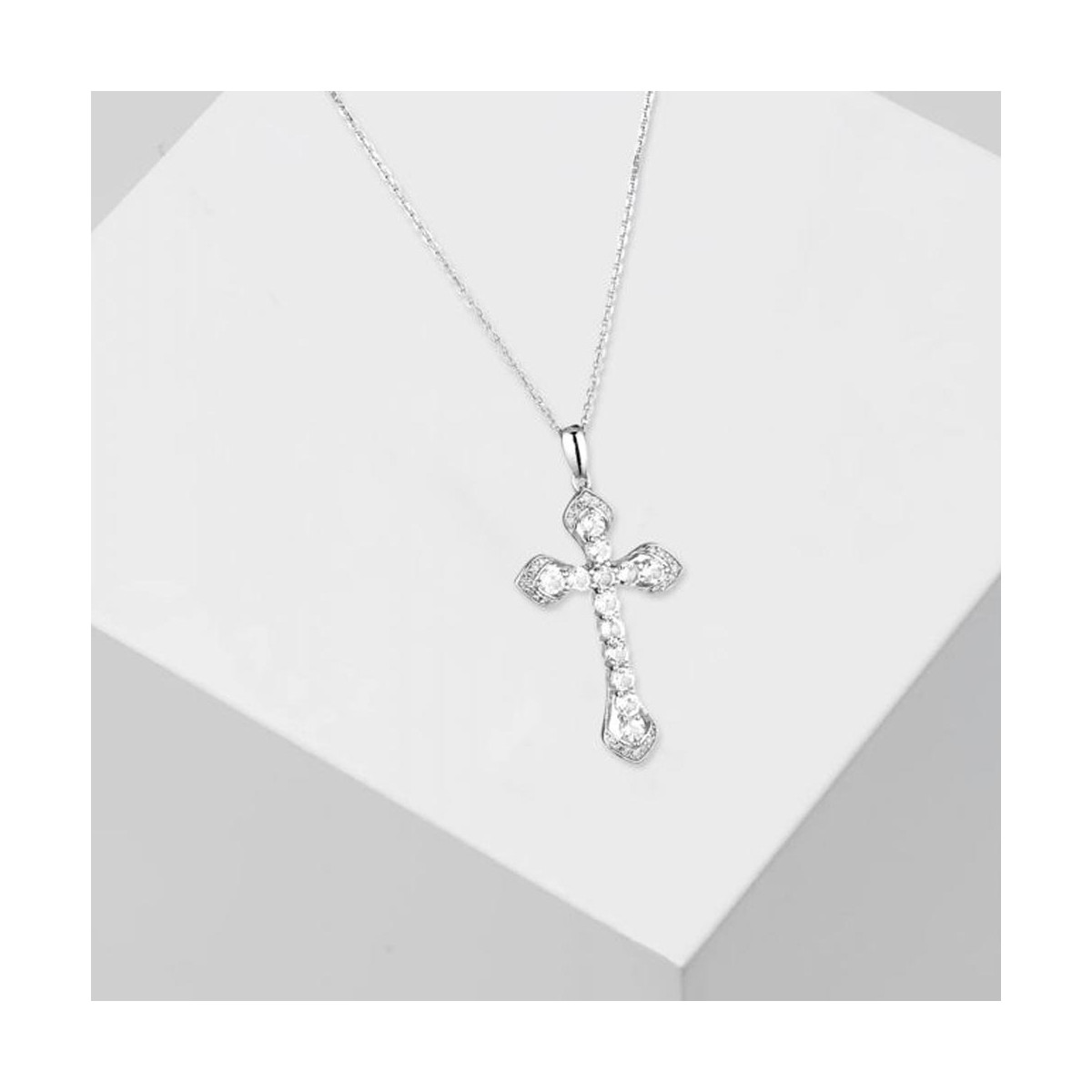Pendentif Or Blanc Diamant et Topaze Pendentif "La Belle Croix" Or blanc et Topaze