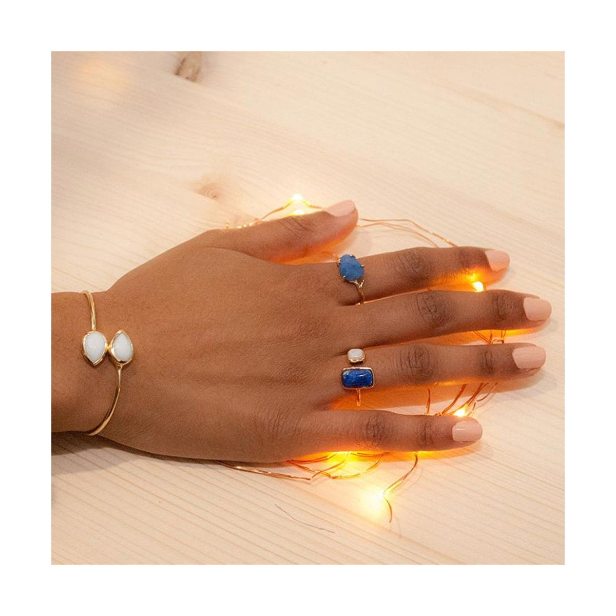 Bague ajustable laiton doré montée d'un lapis bleue " Eva " Bague Ajustable "Arcanis" Lapis Lazuli et Nacre Laiton doré