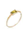 solitaire épaulé multi pierres peridot et anneau en or jaune 9k