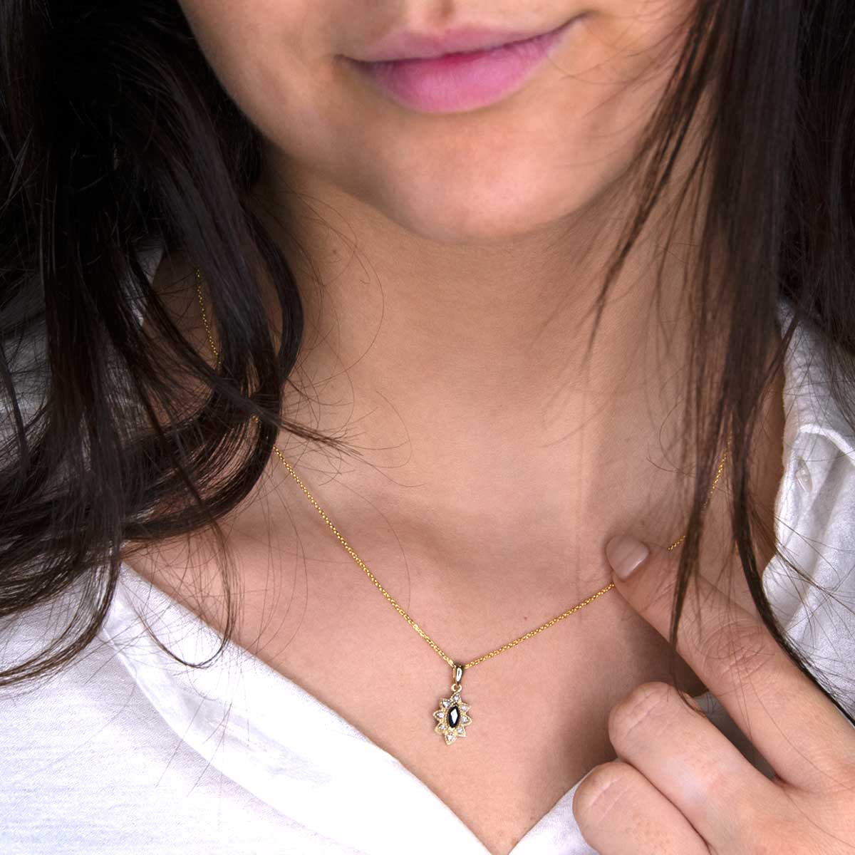 Pendentif Or Jaune Diamant et Saphir Pendentif "Hestia" Or jaune et Saphir