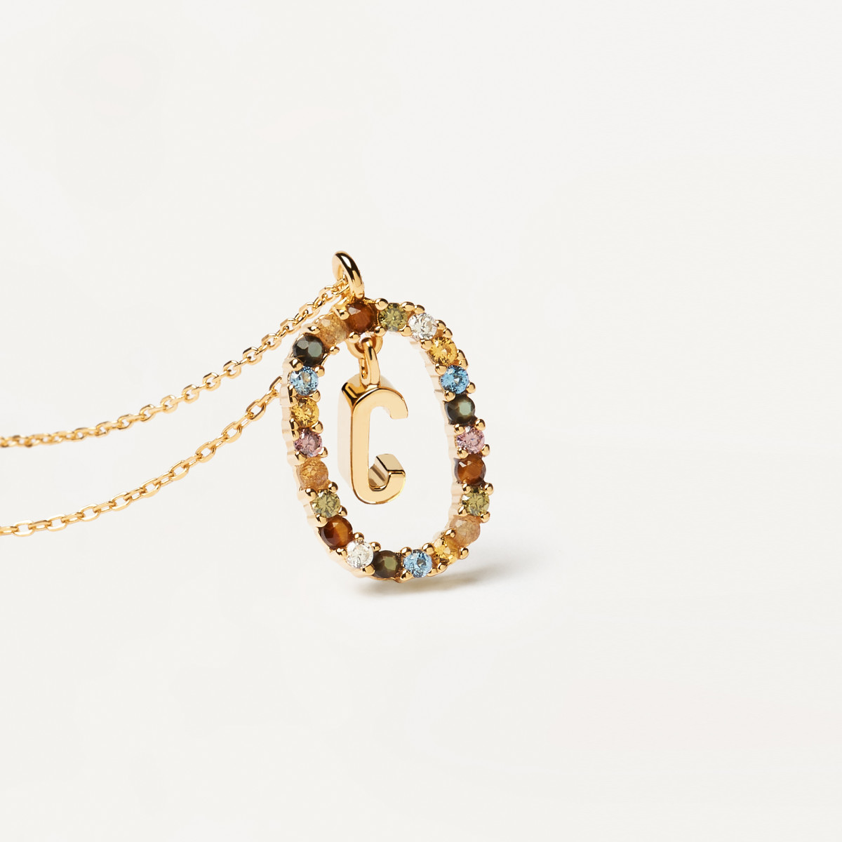 PDPAOLA Collection NEW LETTERS - Lettre C - Collier en argent doré avec pierres naturelles et semi-précieuses PDPAOLA Collier en argent plaqué or - Lettre C - CO01-262-U