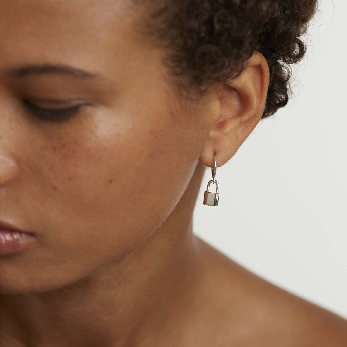 PDPAOLA Boucles d'Oreilles - BOND SILVER - en argent PDPAOLA Boucles d'Oreilles - Bond Silver - en argent - AR02-349-U
