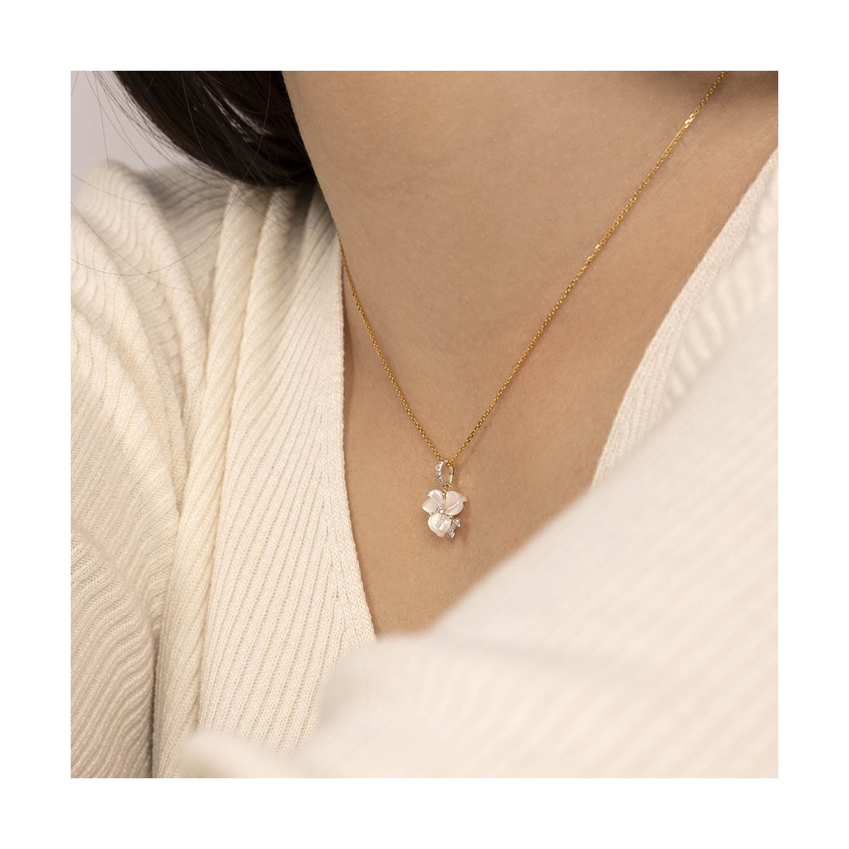 Pendentif Or Jaune Diamant et Nacre Pendentif "Paris Majestueux" Or jaune et Nacre