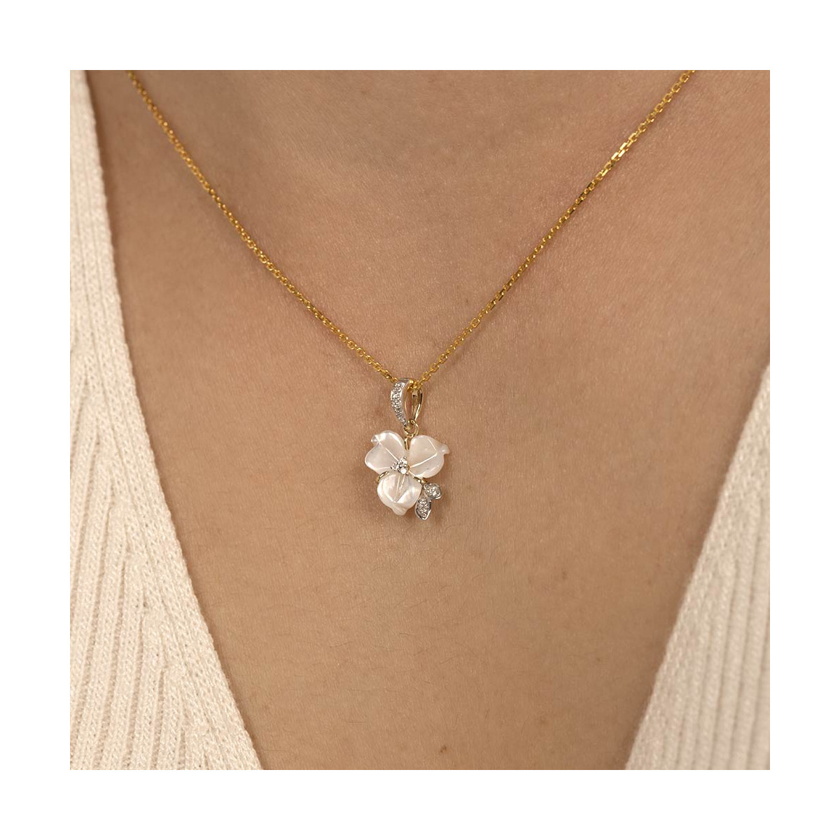Pendentif Or Jaune Diamant et Nacre Pendentif "Paris Majestueux" Or jaune et Nacre