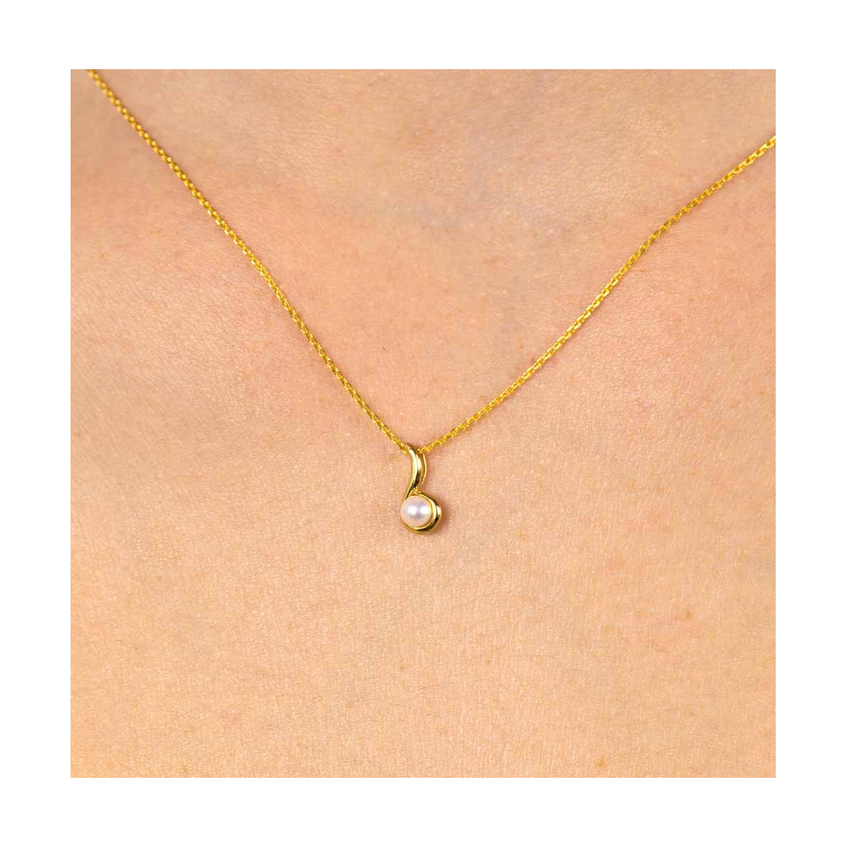 Pendentif Or Jaune et perle blanche "Ambiante" + Chaîne offerte Pendentif "Sentiment" Or jaune