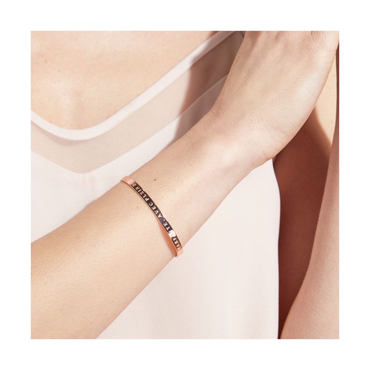 "PARFAITE, AVEC PLEIN DE JOLIS DEFAUTS" jonc rosé à message Bracelet à message "Parfaite, Avec Plein de Jolis Défauts" Laiton rosé