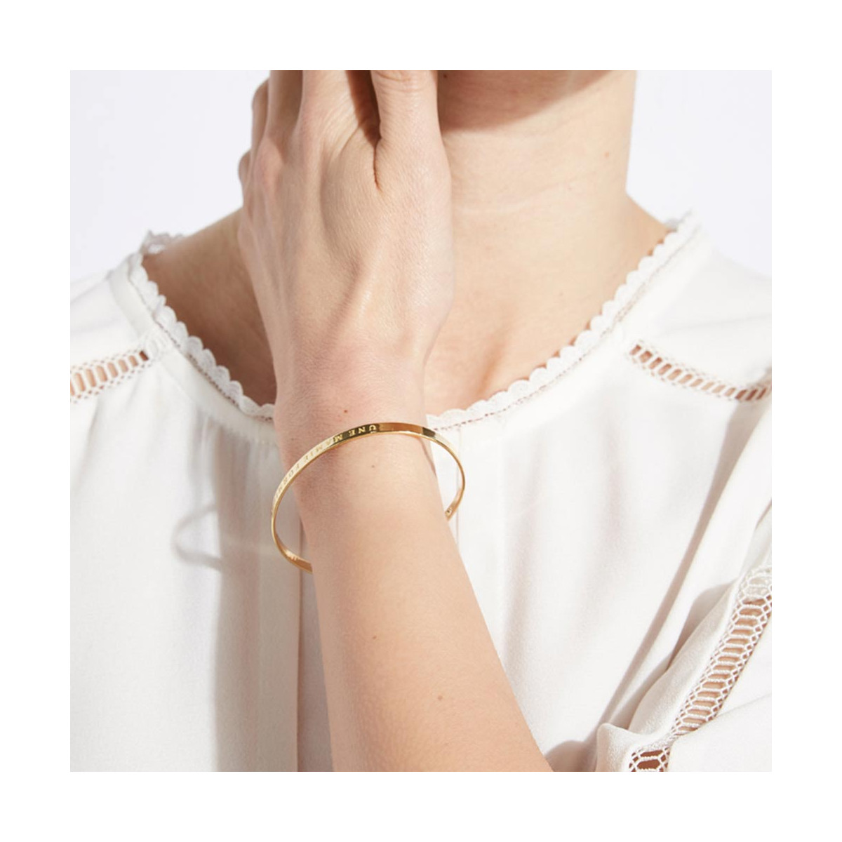 "UNE MAMIE FORMIDABLE" bracelet jonc doré à message Bracelet à message "Une Mamie Formidable" Laiton doré