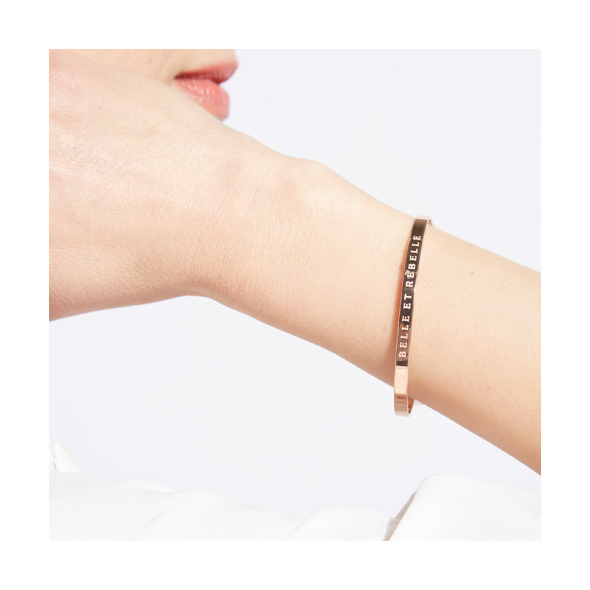 "BELLE ET REBELLE" bracelet jonc rosé à message