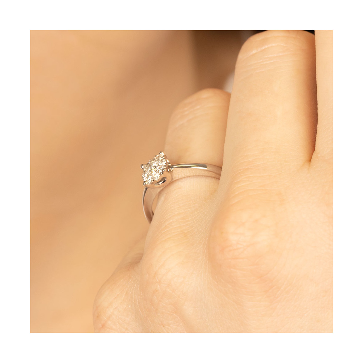 Solitaire "Brillant Lucia" Or blanc et Diamants Bague "Aristocratique" Or blanc et Diamant