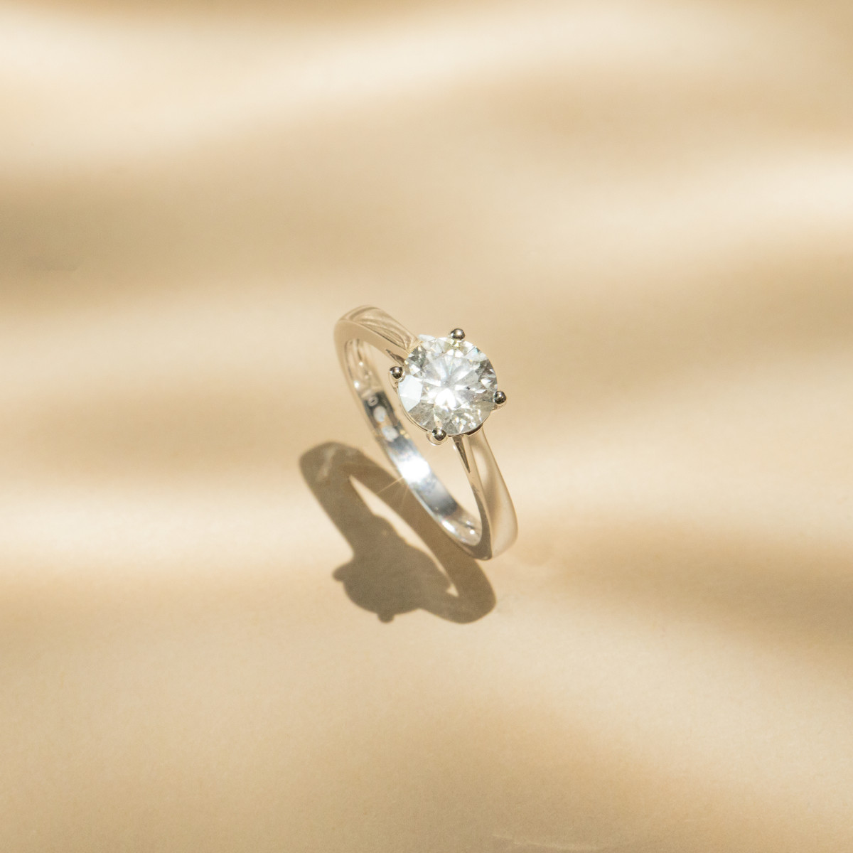 Bague "Solitaire Impérial Or et Diamants Bague "Attachement Sacré" Or blanc et Diamant