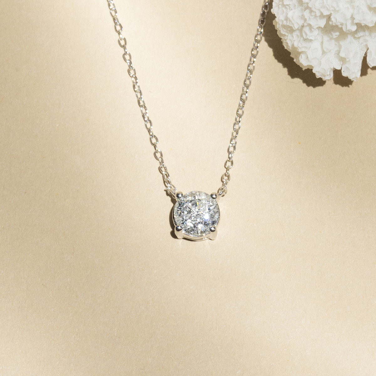 Collier "Collier Impérial 1" Or et Diamants Collier "Attachement Sacré" Or blanc et Diamant