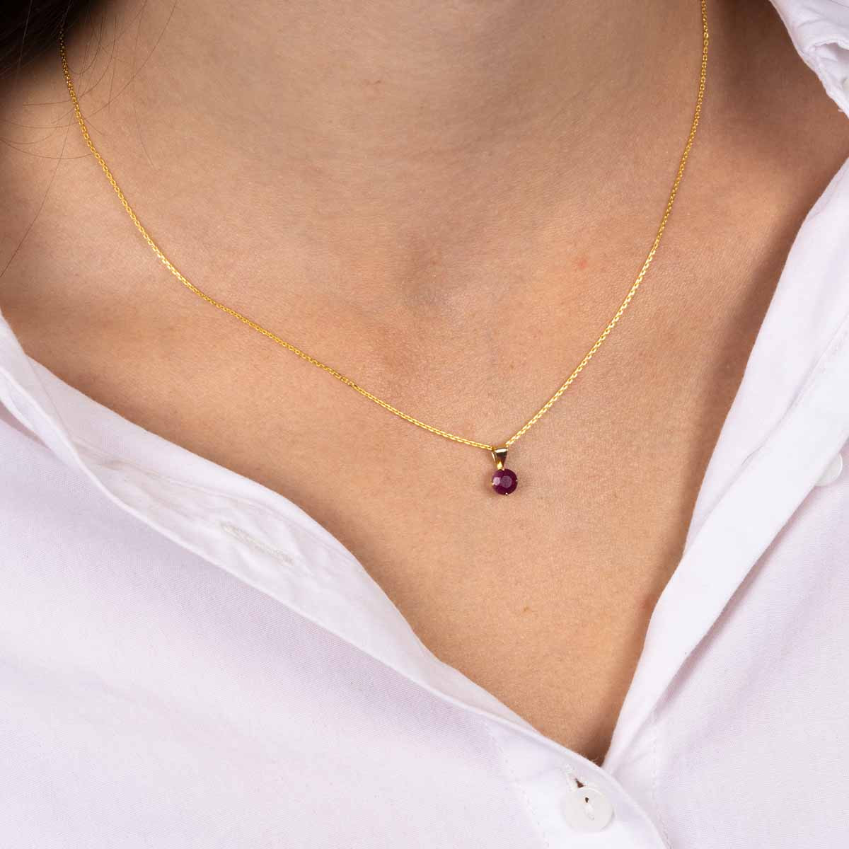 Pendentif Or Jaune et Rubis 0,74 carats "Puce" + chaîne argent doré offerte Pendentif "Phalène" Or jaune