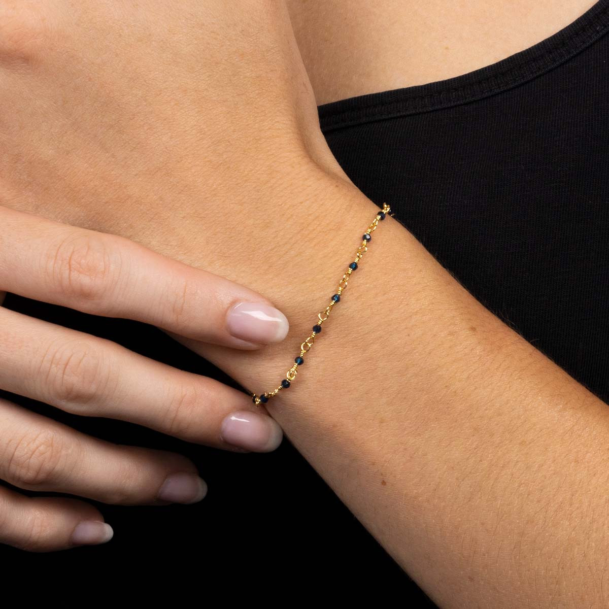 Bracelet doré orné de Jade bleue