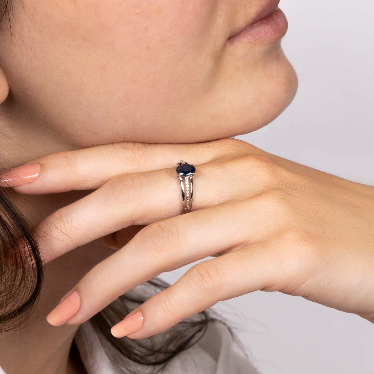 Solitaire "Tria Saphir" Or blanc et Diamants Solitaire "Tria Saphir" Or blanc et Diamants