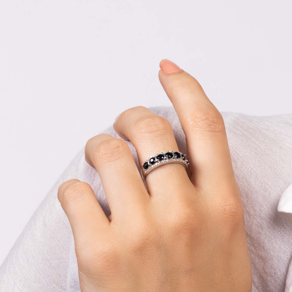 Bague "Sitra Saphir" Or blanc et Diamants Bague "Bianca" Or blanc et Saphir