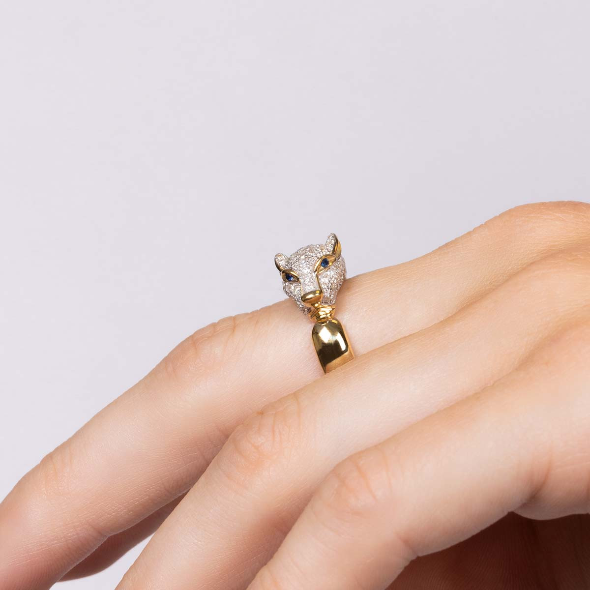 Bague "Panthère Majestueuse" Or jaune et Saphir