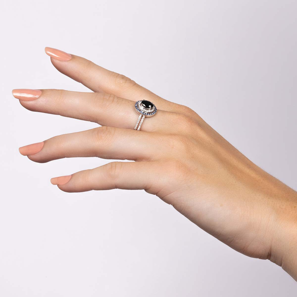 Bague "Le Saphir" Or blanc et Diamants Bague "Le Saphir" Or blanc et Diamants