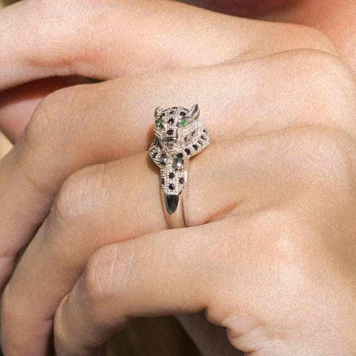 Bague "Panthère Noire" Or et Diamants Bague "Panthère Enchantée", Or blanc, Emeraudes et Diamants