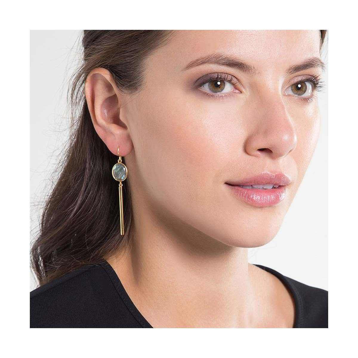 Boucles d'oreilles dorées montées d'une labradorite grise "Selma" Boucles d'oreilles "Vestige" Labradorite Laiton doré