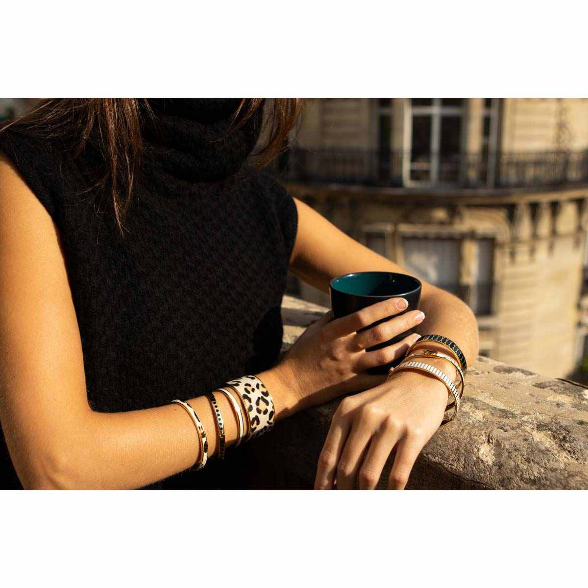 Bracelet Manchette REFRANA émail marron finition dorée