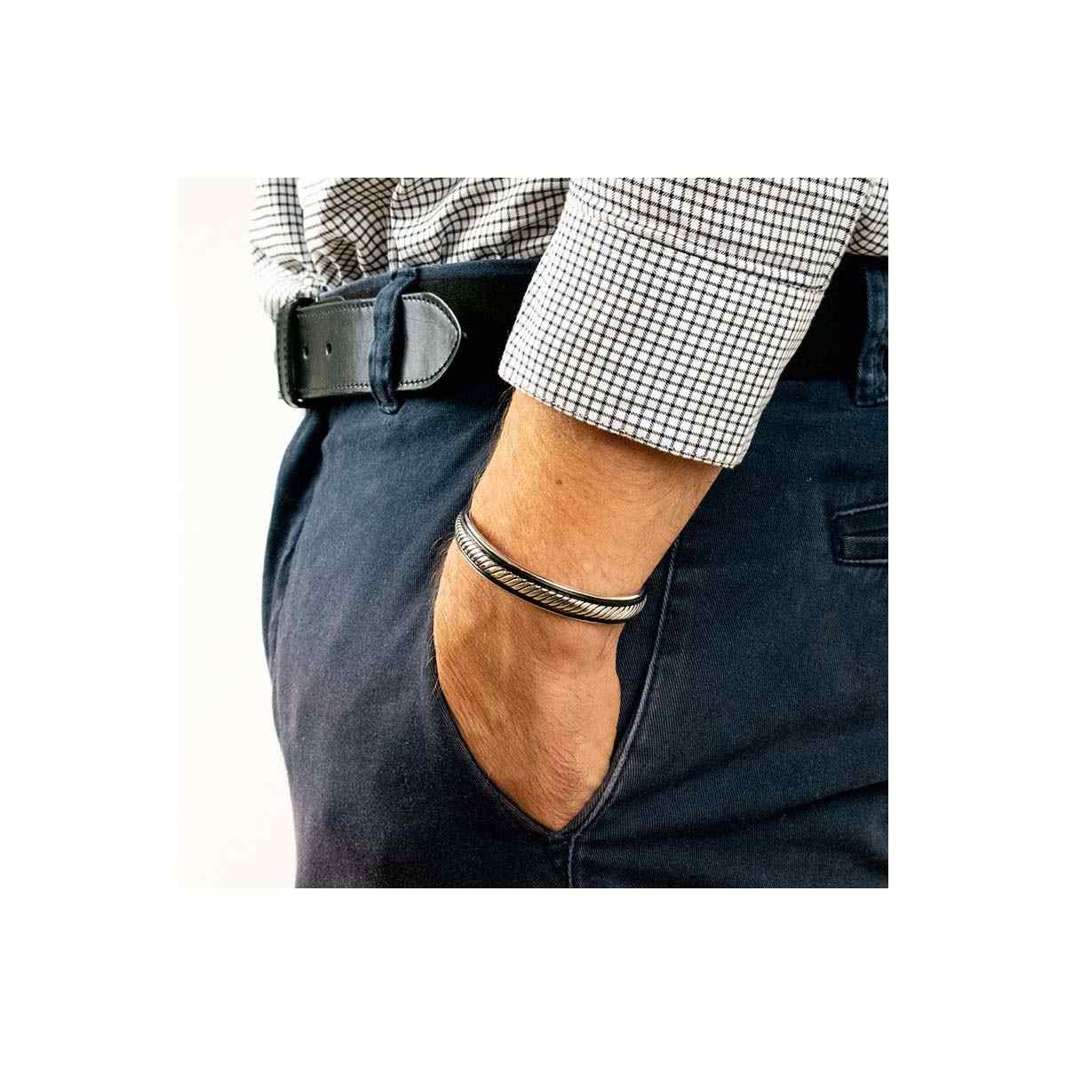 Bracelet jonc Homme AINHOA en Argent massif 925 et Cuir Bracelet jonc Homme AINHOA en Argent massif 925 et Cuir