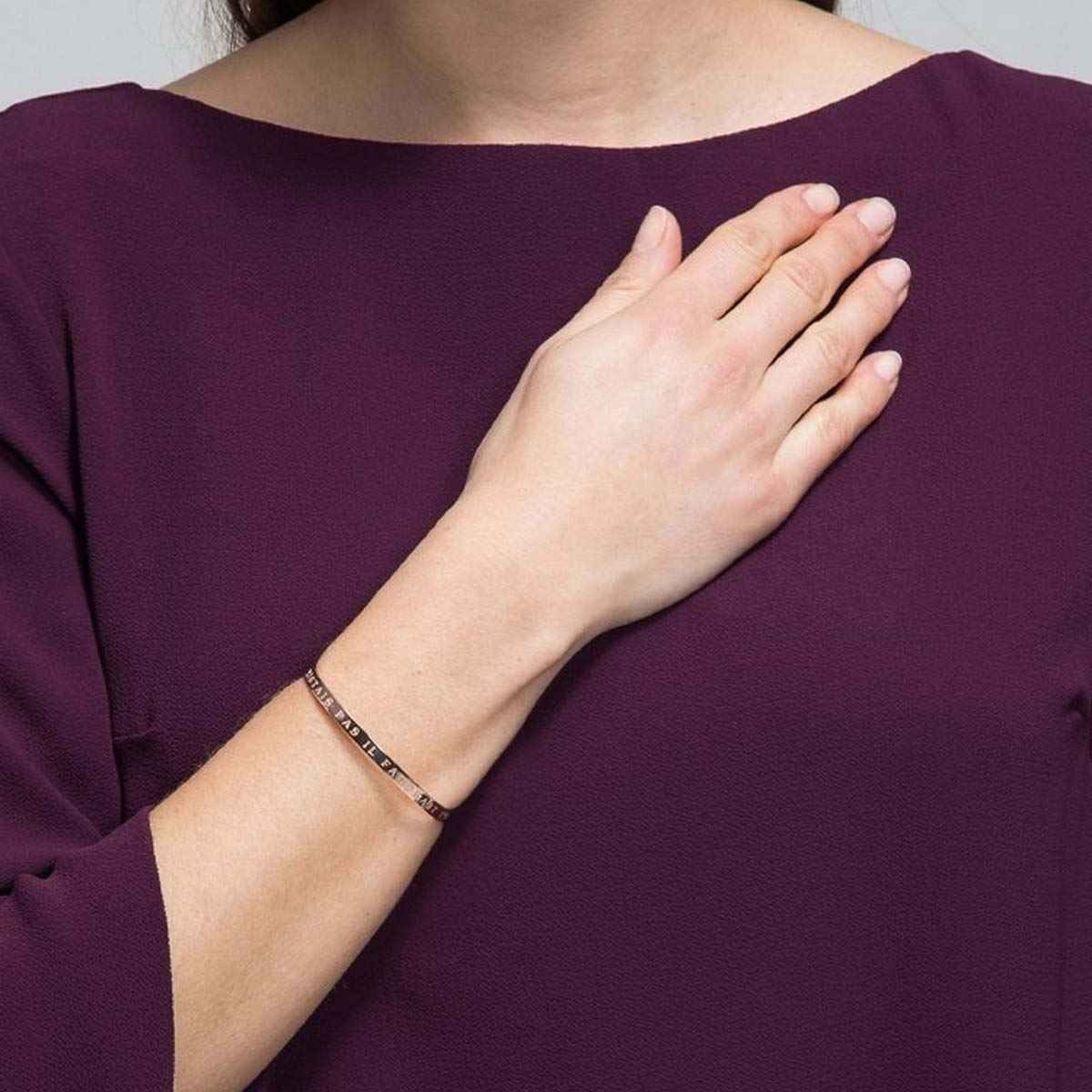 "SI TU N'EXISTAIS PAS IL FAUDRAIT T'INVENTER" Jonc rosé bracelet à message Bracelet à message "Si Tu n'Existais Pas Il Faudrait T'Inventer" Laiton rosé