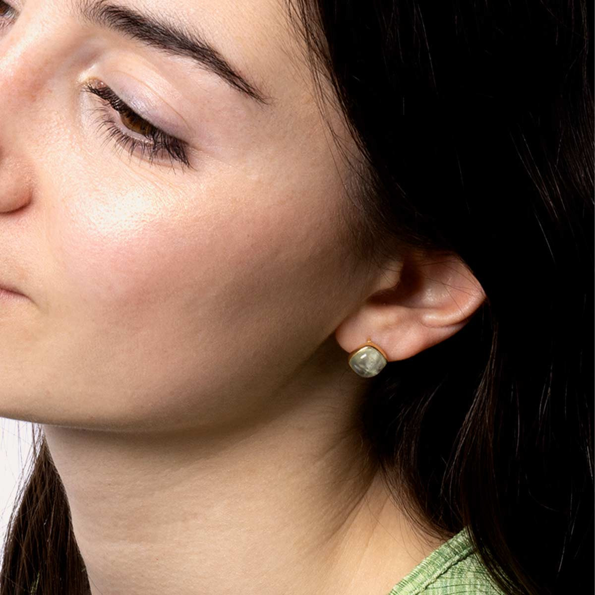 Boucles d'oreilles laiton doré montées d'une préhnite verte "Suzanne" Boucles d'oreilles "Radieusea" Préhnite Laiton doré