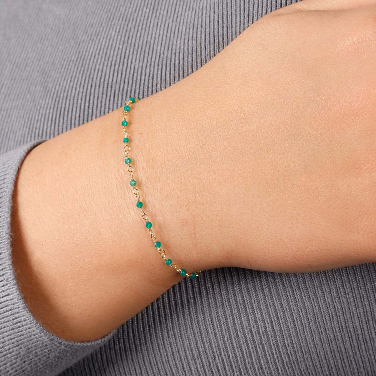Bracelet doré orné de Jade verte Bracelet doré orné de Jade verte