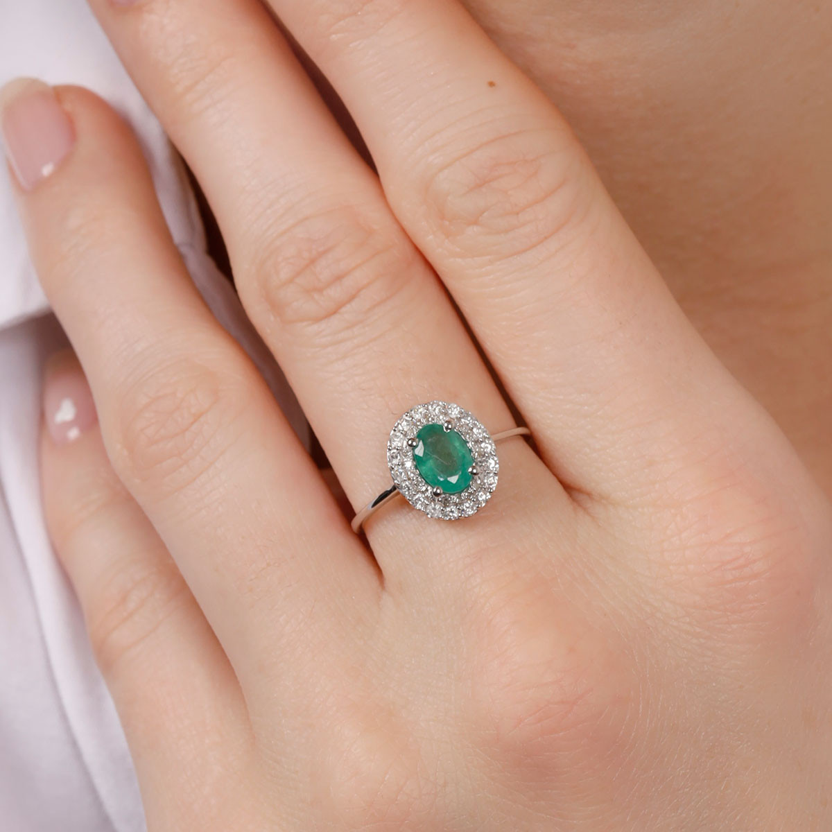 Bague "Andaman" Or, Emeraude et Diamants Bague "Adoration Lumineuse" Or blanc et Grenat