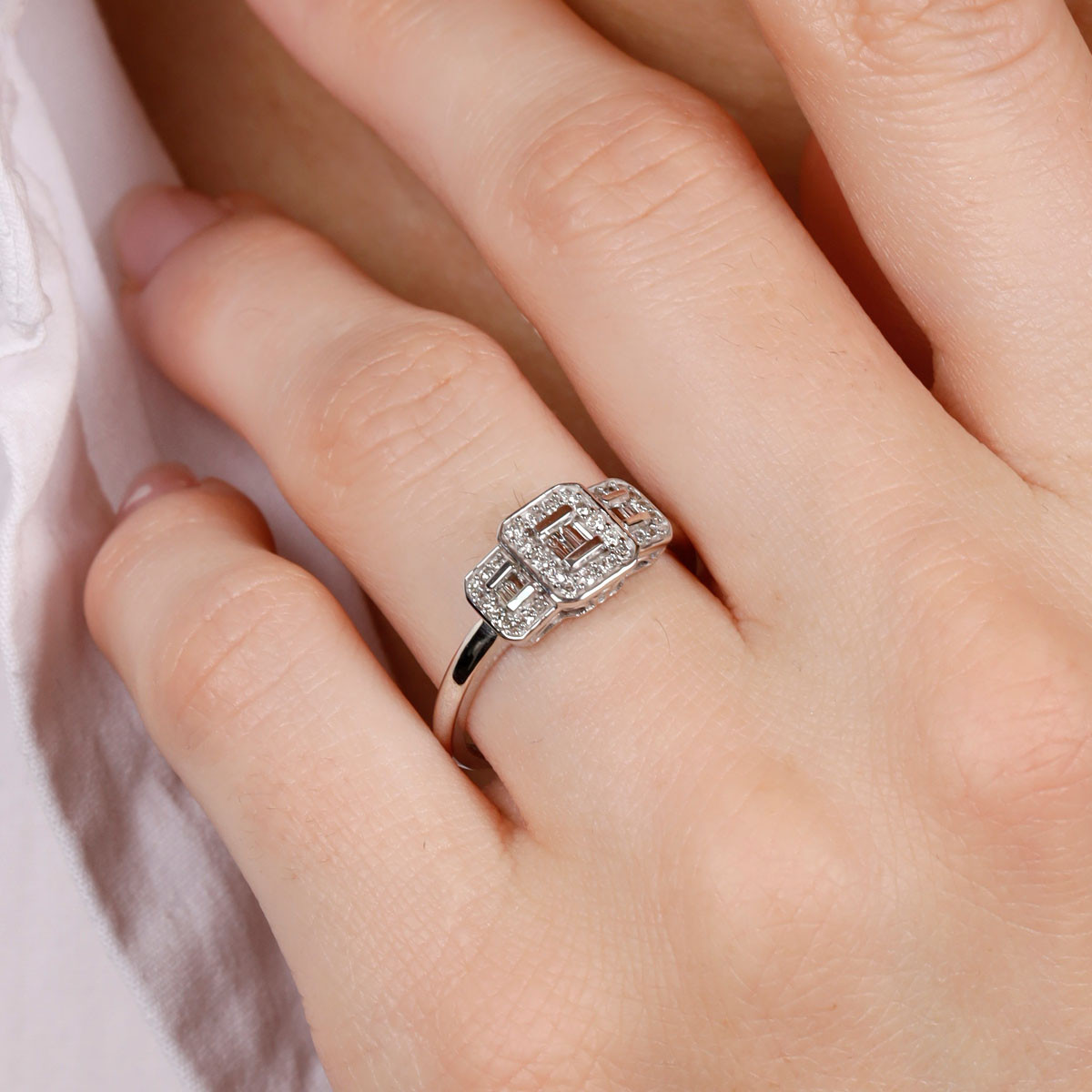 Bague "Les Princesses" Or blanc et Diamants Bague "Aurore Douce" Or blanc et Diamant