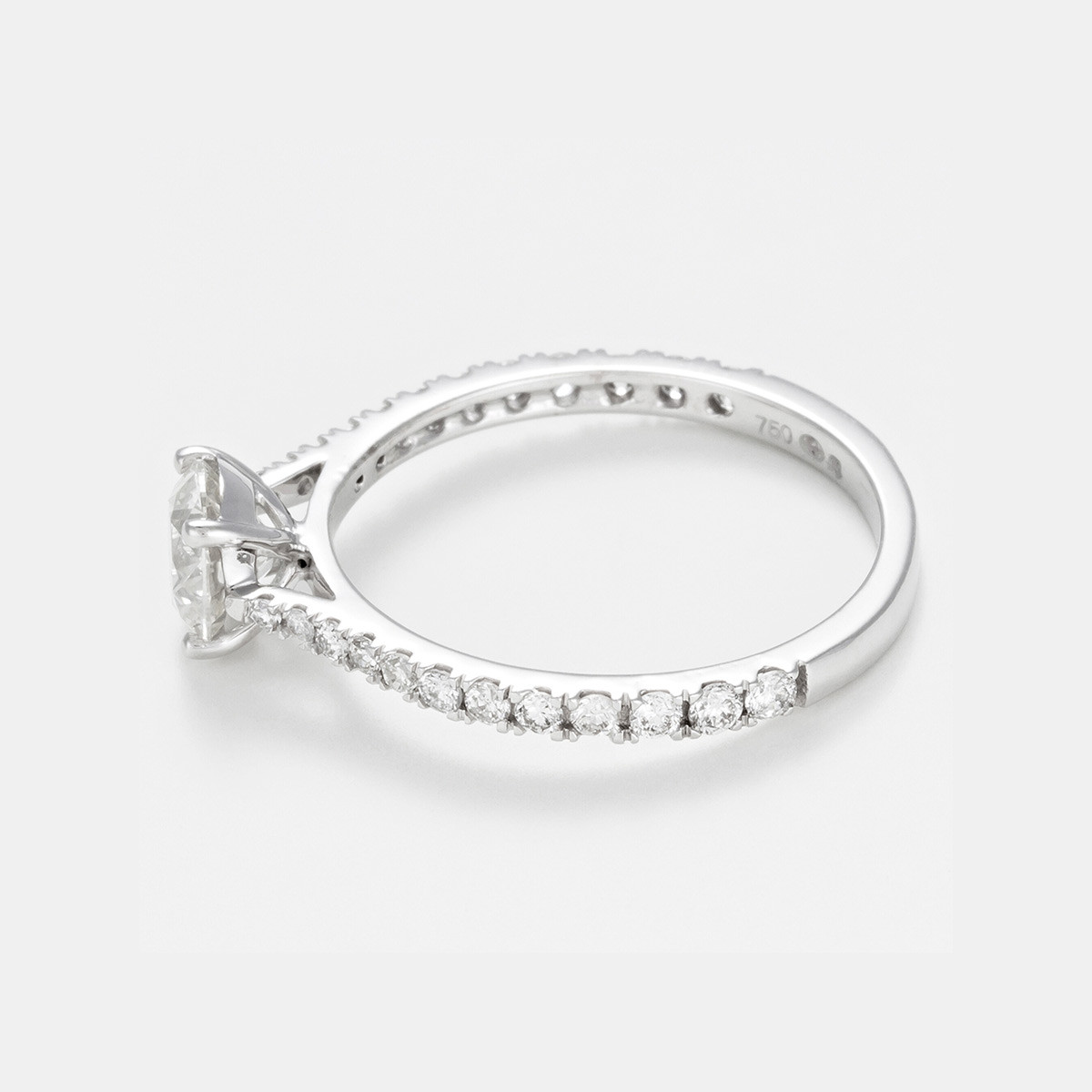 Bague "Solitaire Royal" Or blanc et Diamants Bague "Attachement Majestueux" Or blanc et Diamant