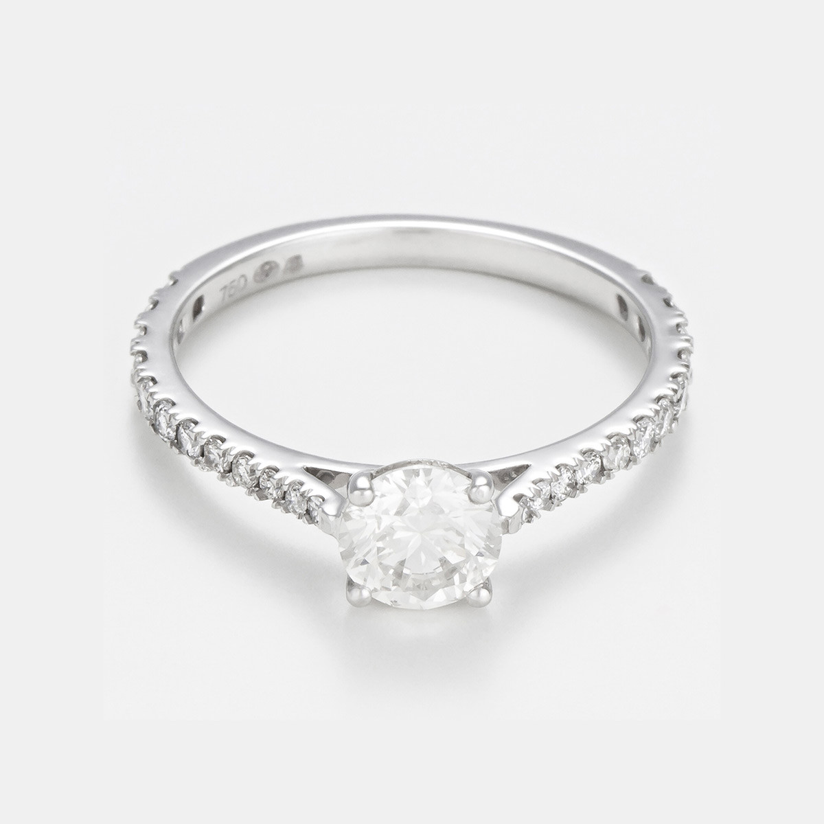 Bague "Solitaire Royal" Or blanc et Diamants Bague "Attachement Majestueux" Or blanc et Diamant