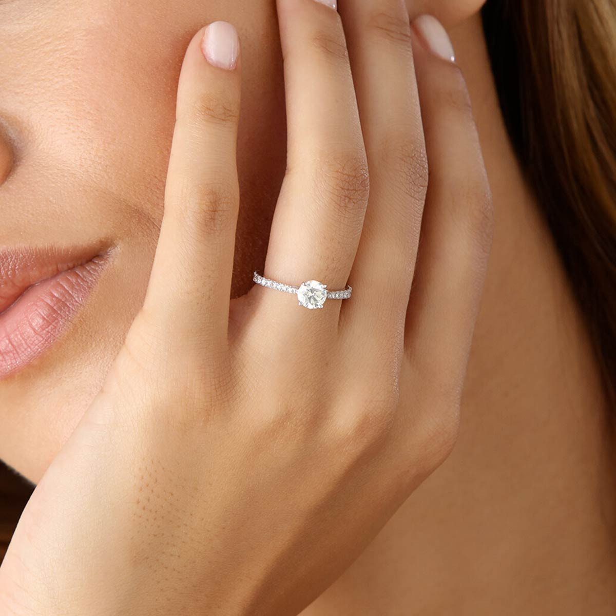 Bague "Solitaire Royal" Or blanc et Diamants Bague "Attachement Majestueux" Or blanc et Diamant