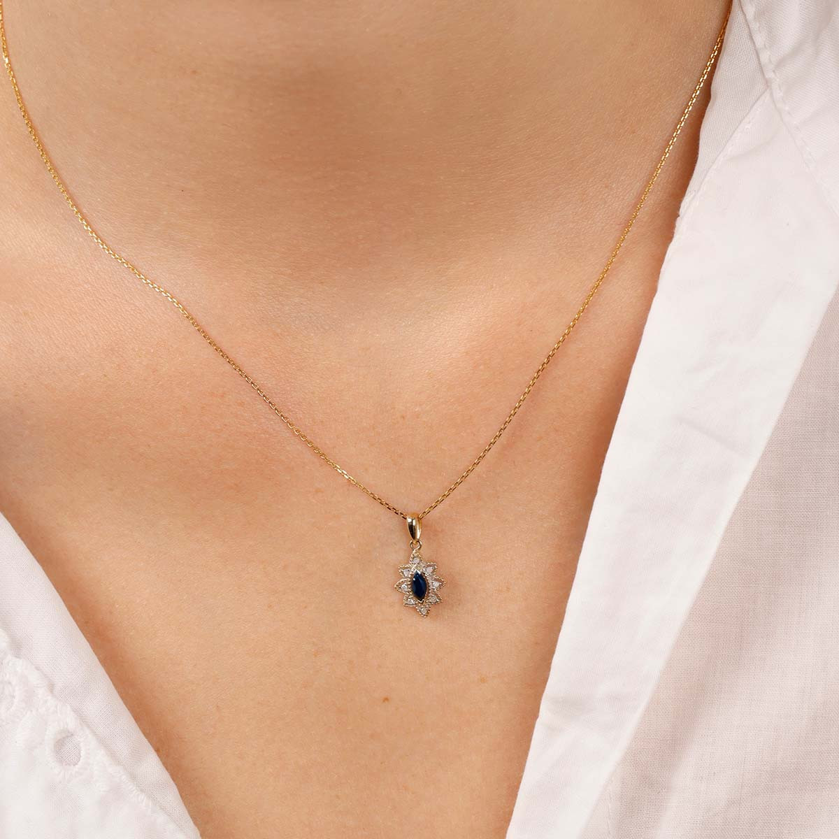 Pendentif Or Jaune Diamant et Saphir Pendentif "Hestia" Or jaune et Saphir