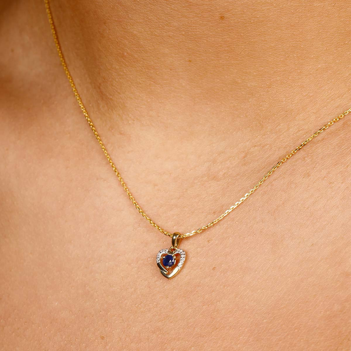 Pendentif Or Jaune Diamant et Saphir Pendentif "Engouement Enchanté" Or jaune et Saphir