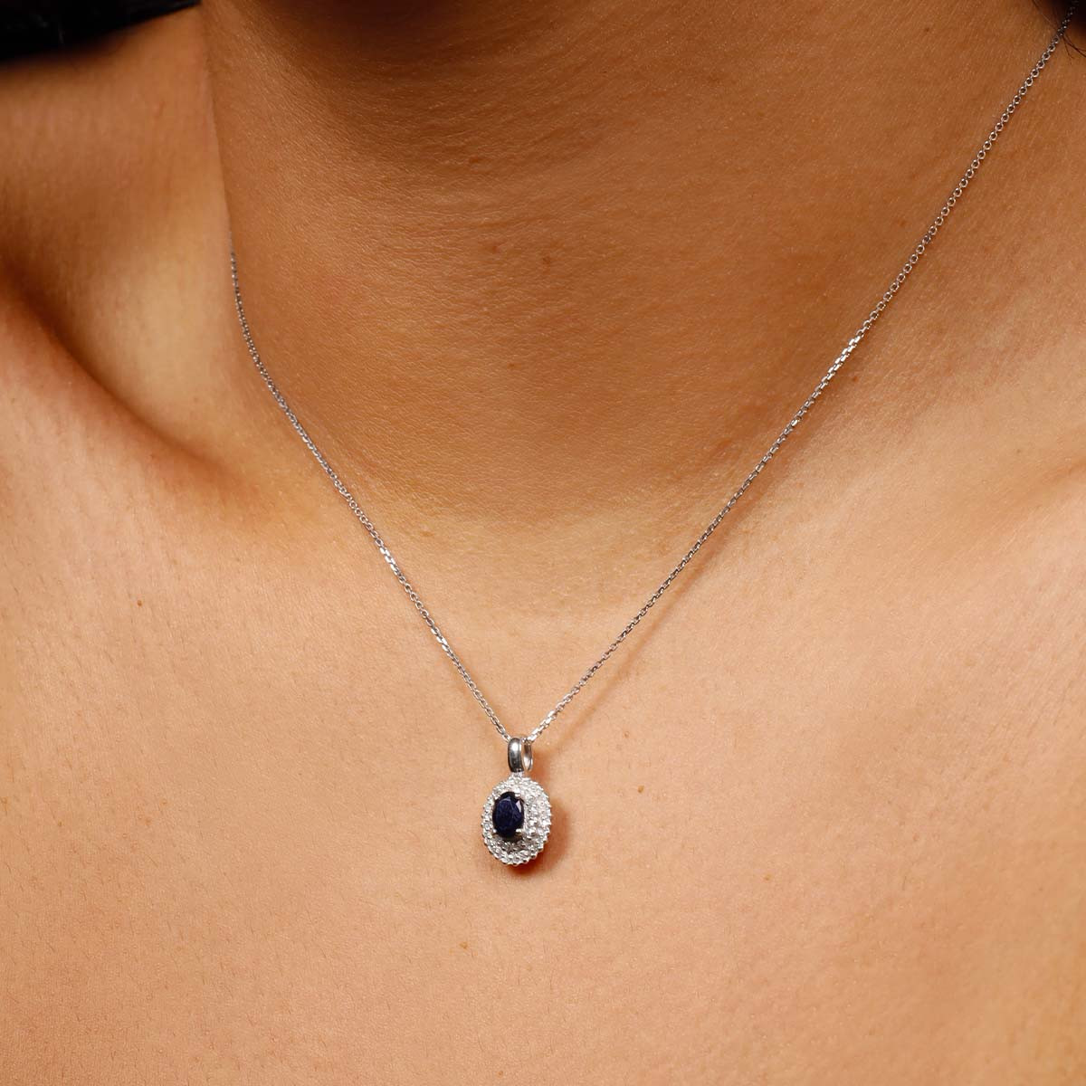 Pendentif Or Blanc Diamant et Saphir Pendentif "Lisandra" Or blanc et Saphir