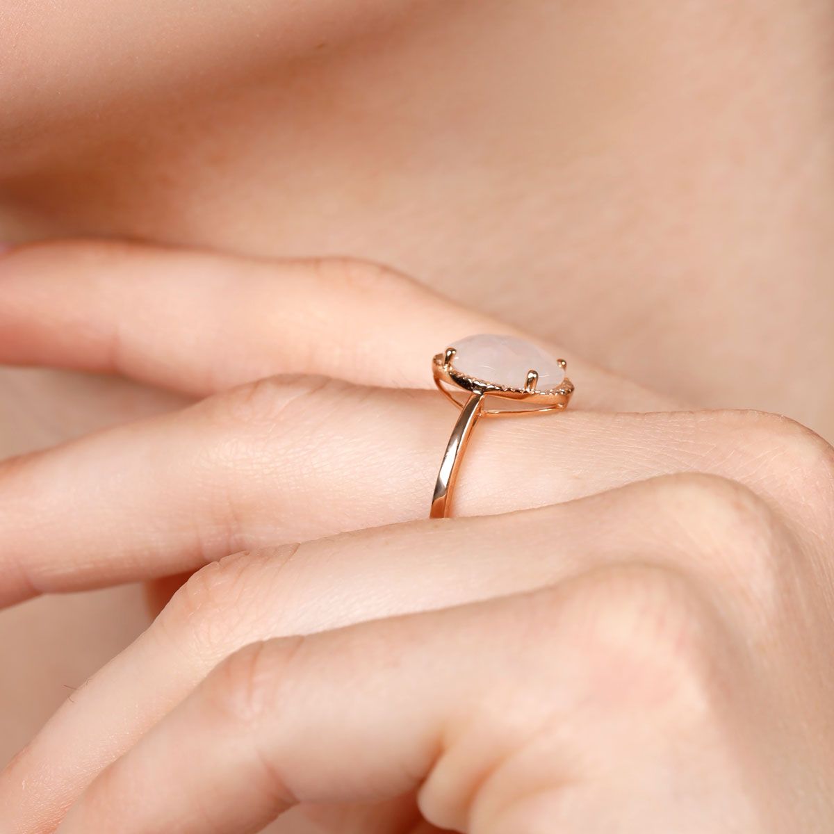 Bague "Emotion" Or, Diamants et pierre de lune Bague "Douce" Or rose et Pierre de lune