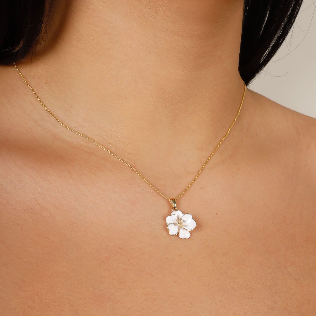 Pendentif "Orchidée" Or Jaune et Email Pendentif "Poséidon Lumineux" Or jaune et Email