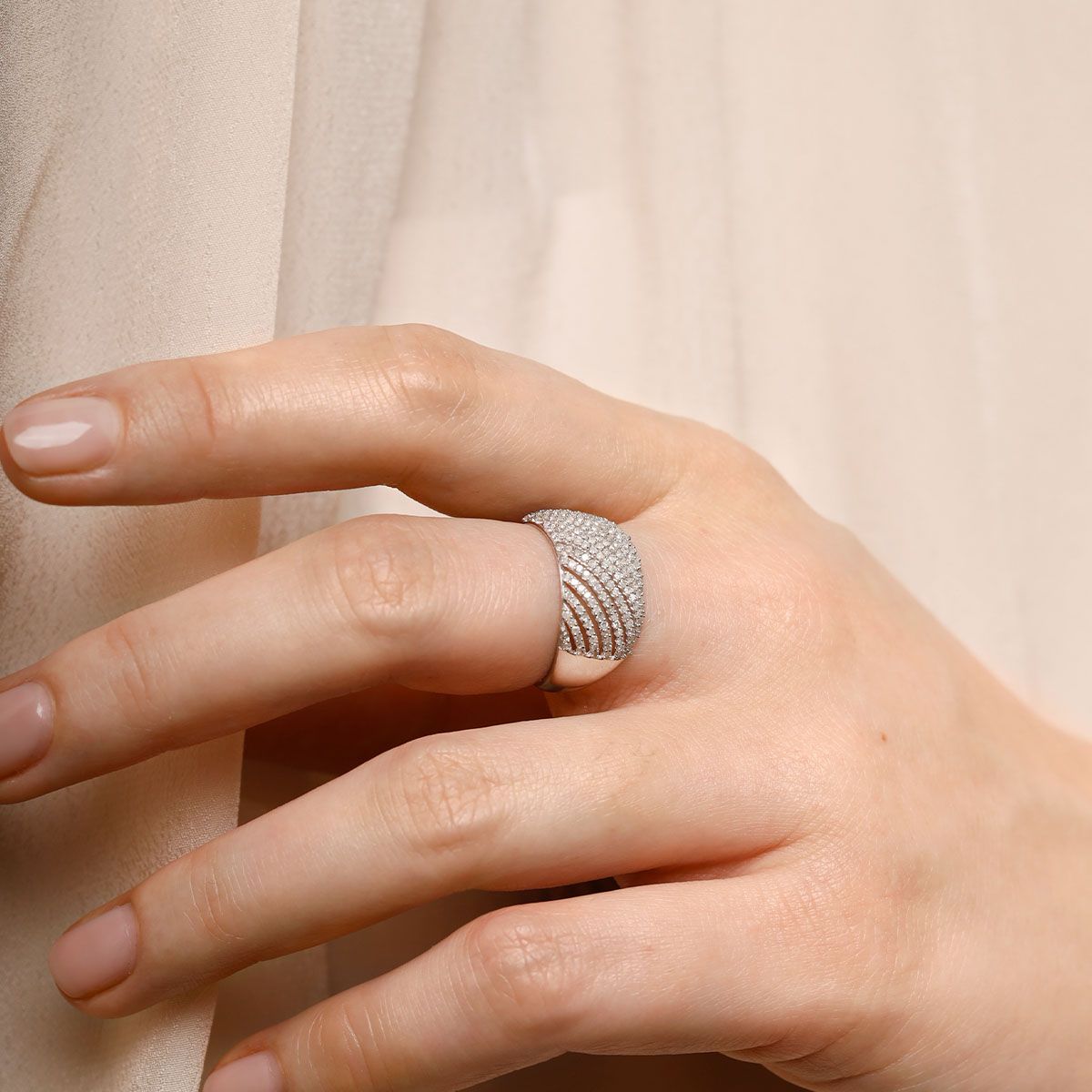 Bague "Prodigieuse" Or blanc et Diamants Bague " Romane" Or blanc et Diamant
