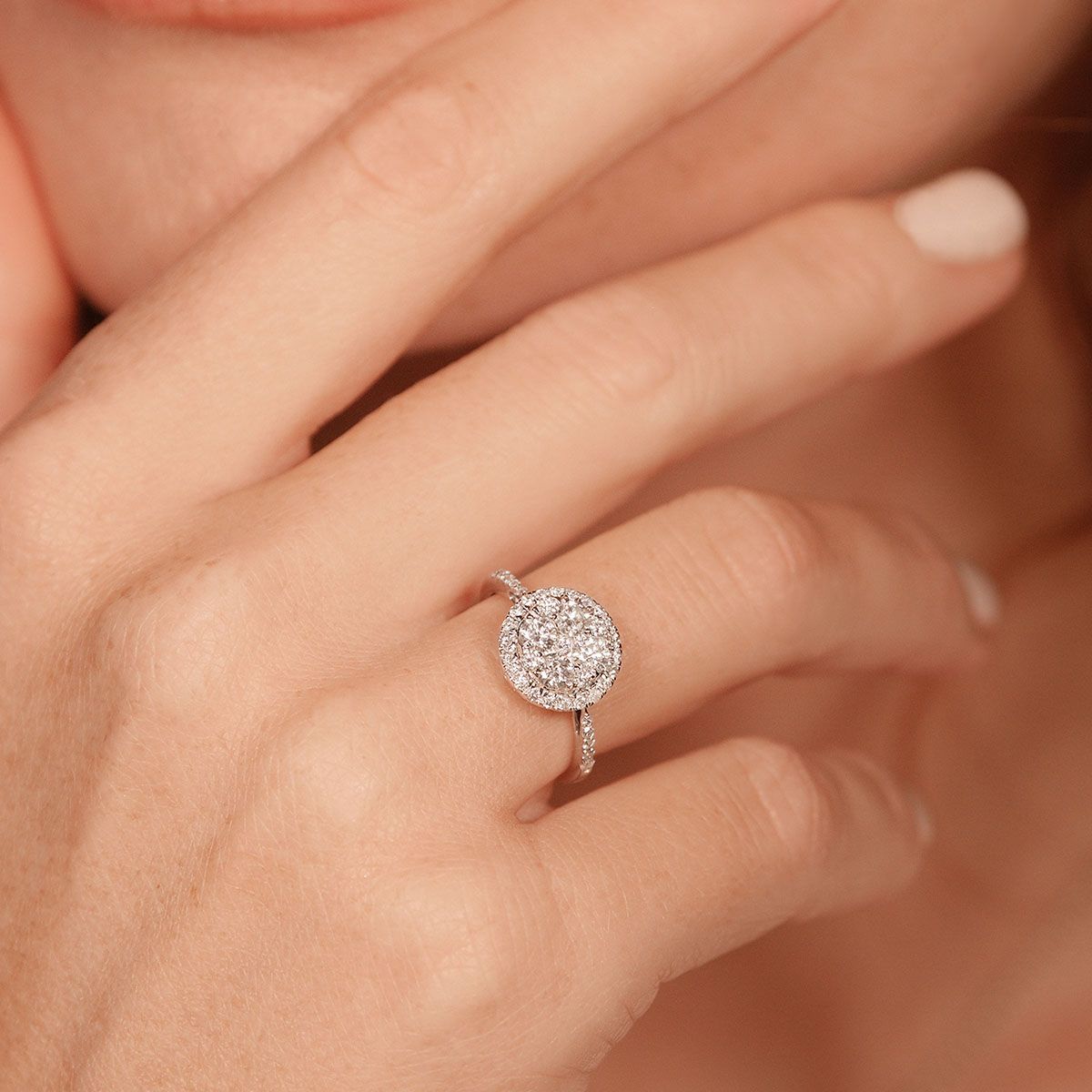 Bague "Pompadour" Or blanc et Diamants