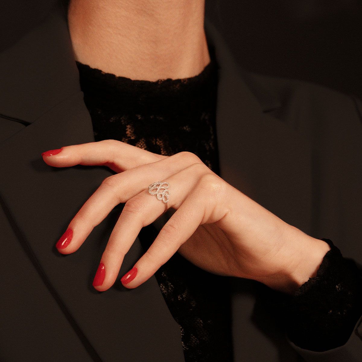Bague "Love me" Or blanc et Diamants Bague "Love me" Or blanc et Diamants