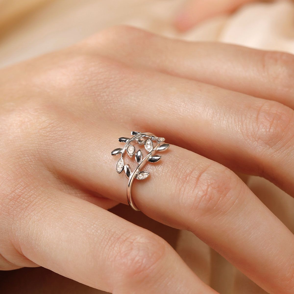 Bague "Sanya" Or blanc et Diamants Bague "Sanya" Or blanc et Diamants