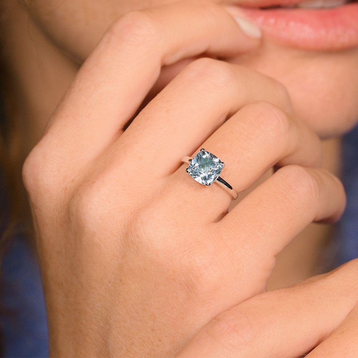 Bague "Topaze Unique Topaze" Or blanc et Topaze Bague "Douceur Envoûtante" Or blanc et Topaze