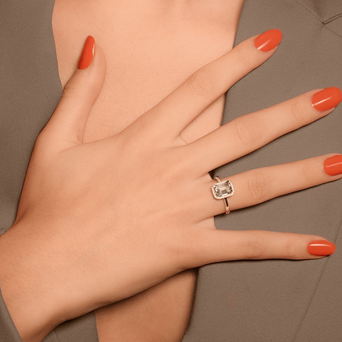 Bague "Maestromantique Topaze" Or blanc et Diamants Bague " Elodie" Or blanc et Topaze